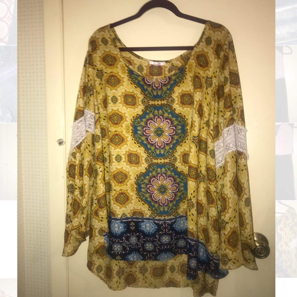 Women’s Plus Size Bell Sleeve Top
